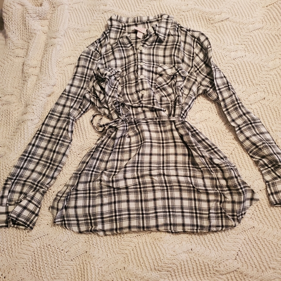 Ingrid & Isabel Black White Plaid Long Sleeve Maternity Tunic, Small - Picture 3 of 4